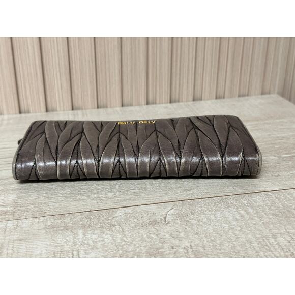 Authentic Miu Miu Matelasse Gray Leather Long Wallet - Picture 10 of 13